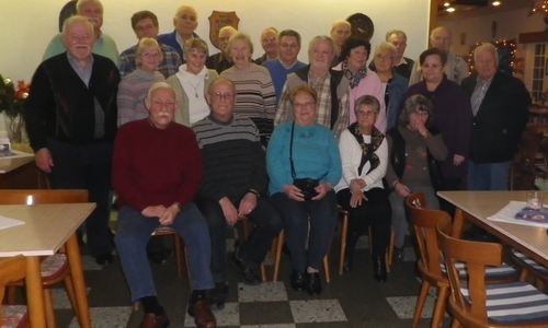 Klein Schöppenstedt. Diese Jugend der 50er und 60er Jahre traf sich  Anfang Dezember 2015. Foto: Privat
