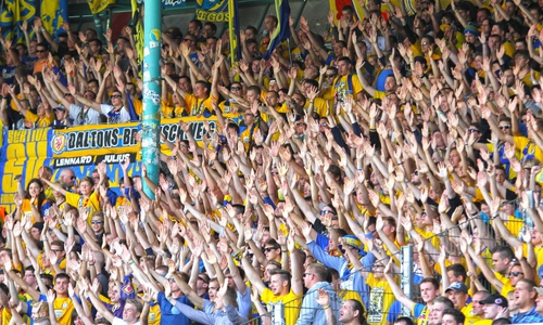 Die Polizei weiß, dass es am Montag heiß her gehen wird, hofft aber auf ein entspanntes Spiel. Foto:  Frank Vollmer