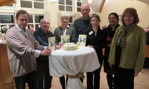 Das Heimatbuch wurde vor über 80 Gästen vorgestellt. Mit dabei (v.l.): Klaus Kämpfe-Burghardt (Kulturhaus), Hartwig Thies (Die Zeitnabe), Landrätin Christiana Steinbrügge, Andreas Bätker (Verein zur Erhaltung der Dettumer Windmühle) sowie das Redaktionsteam des Heimatbuches Meike Buck, Ruth Fischer und Beate Kosfeld vom Bildungszentrum.
Foto: Landkreis Wolfenbüttel