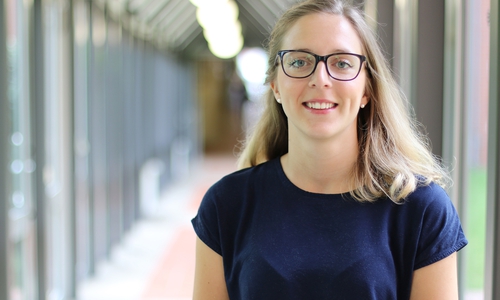 Sabrina Diers, Fachkraft Pädagogik in der Agentur für Arbeit Braunschweig-Goslar informiert über die Karierremöglichkeiten. Foto: Freydank/Agentur für Arbeit