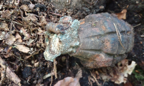 Der Finder hatte bereits an der Granate gewerkelt. Fotos: Stadt Seesen.