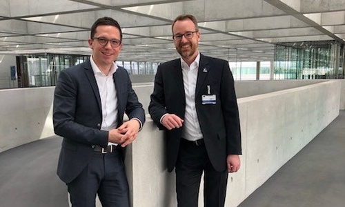 Der Wolfsburger Wirtschaftsjunior Thimo Erbsen (links) hat den Bundestagsabgeordneten Falko Mohrs (rechts) bei seiner Arbeit in Berlin begleitet. Foto: Büro Falko Mohrs