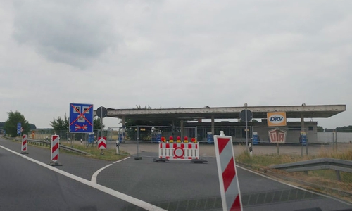  Der Autohof Rüningen in Richtung Salzgitter ist bereits geschlossen.