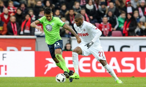 Luiz Gustavo gegen Anthony Modeste. Foto: Imago/Eibner
