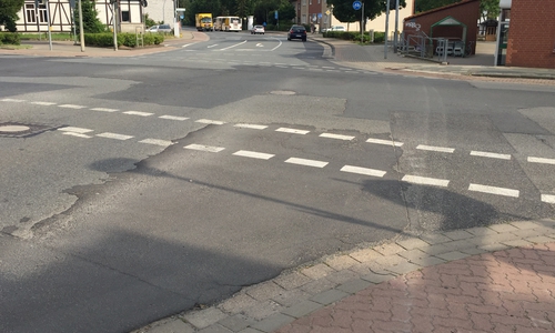 Die Ahlumer Straße soll im kommenden Jahr saniert werden. Foto: Anke Donner