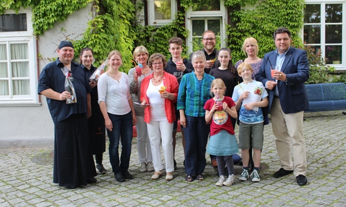 Zum Abschluss des Cocktailwettbewerbes gab es ein Gruppenfoto mit Siegern und Jury-Mitgliedern. Fotos: Alexander Dontscheff