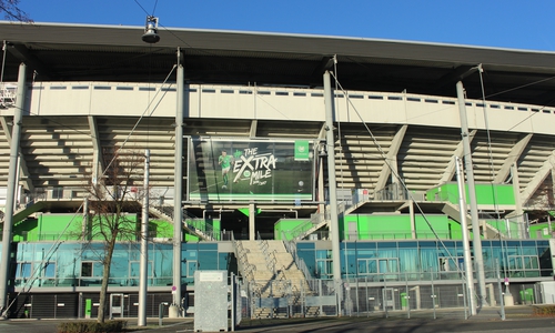 Die Volkswagen Arena bekamen 400 HSV Fans heute höchstens im Fernsehen zu Gesicht. Symbolbild: Magdalena Sydow
