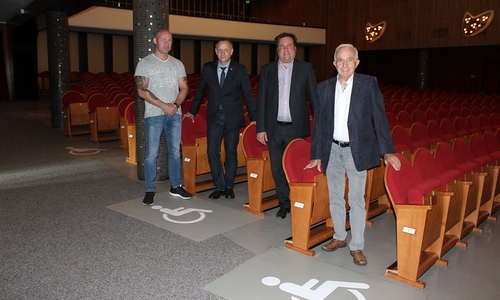 v.l.n.r.: Enrico Palencsar, (Amt für Architektur), Klaus Saemann (Bürgermeister), Dr. Thomas Renz (Geschäftsführer Kulturring Peine e. V.), Heinz Möller (1. Vorsitzender Kulturring Peine e. V.). Foto: Stadt Peine
