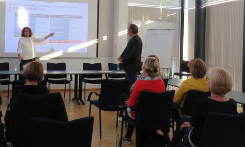 Informationsveranstaltung „Absichern fürs Alter“ mit Nadja Wetzel und Lars Miltenberger von der MLP Finanzberatung SE. Foto: Gemeinde Lehre
