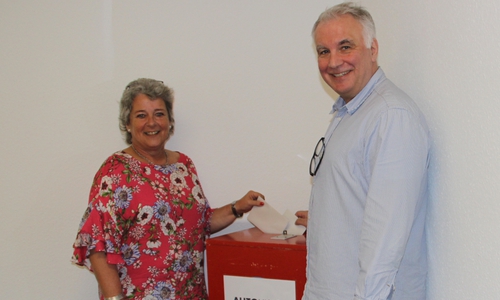 Petra Schubert (Listenplatz 1) und Thomas Otte (Listenplatz 2) geben ihre Stimme ab. Foto: 
