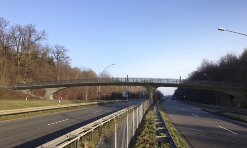 Die geplante Fußgänger- und Radfahrbrücke in Detmerode. Visualisierung: Stadt Wolfsburg
