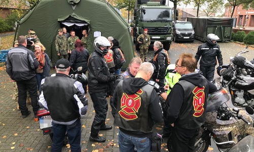 Die Red Knights beim Manöver in Nienburg. Fotos: Axel Lier