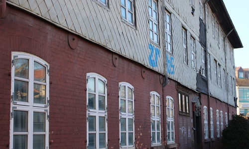 Auch das alte Jugendgästehaus soll für die Unterbringung von geflohenen Menschen saniert und anschließend anderweitig genutzt werden. Foto: Max Förster