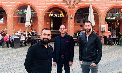 Tomislav Rubic, CFO & Prokurist DORMERO Hotel AG; Oliver Krause, Hotelmanager; Dr. Marcus Maximilian Wöhrl, Vorstand DORMERO Hotel AG. Foto: DORMERO