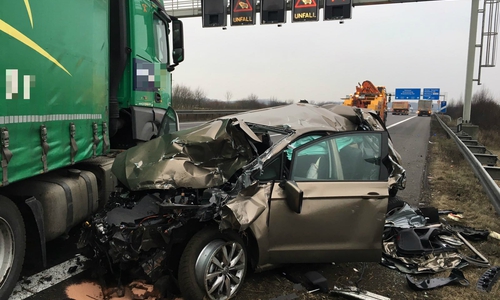 Der VW wurde vom LKW schwer beschädigt. Foto: aktuell24 (BM)