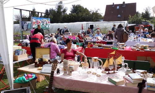 Hofflohmarkt bei Pöligs Gemüsescheune. Foto: Privat
