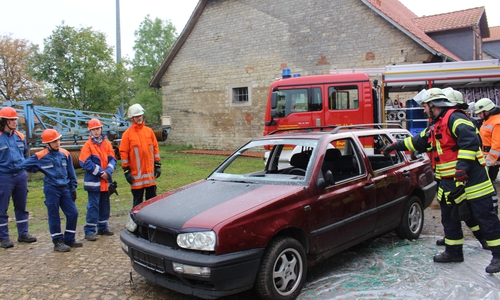 Die Feuerwehren aus Achim und Börßum absolvierten einen Übungsdienst. Fotos/Video: Anke Donner