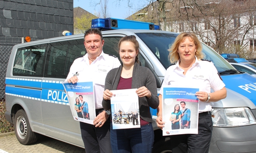 Frank Oppermann, Lina Heidrich (Oberschülerin und angehende Studentin bei der Polizei-Akademie) und Monika Rohde, Foto: Jan Borner