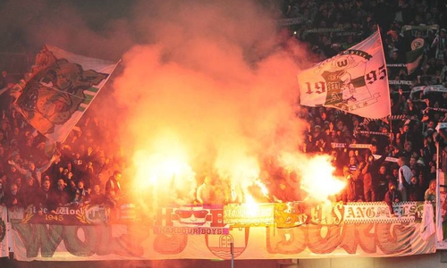 Der Gästeblock der AWD-Arena beim Auswärtsspiel des VfL Wolfsburg im Dezember 2014. Foto: imago