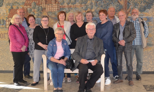 Nach 50 Jahren trafen sich die Klassenkameraden der damaligen 9f der alten Volksschule. Foto: privat