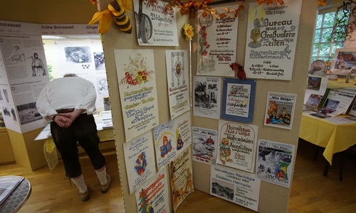 In der Ausstellung sind historische Plakate aus vier Jahrzehnten zu sehen. Foto: Förderkreis Heimathaus Alte Mühle Schladen