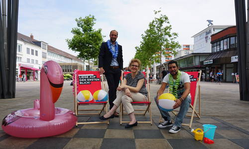 Freuen sich auf Summer in the City: (v.l.) Jens Hofschröer (Geschäftsführer der WMG), Alexandra von der Brelje (Leiterin Vorstandsstab und Kommunikation der Sparkasse Gifhorn-Wolfsburg) und Radu Mhammdi (Mitarbeiter von Gastro-Partner Yassin Ouni). Foto: WMG