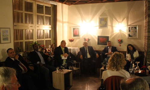 Frank Oesterhelweg mit seinen Gästen Reza Asghari, Antonio Dionga,  Yakob Dogan, Isa Keyik und Mimoza Morina. Foto: Jan Borner