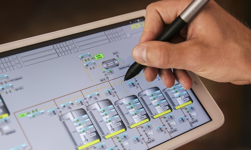 Das Tablet als Handwerkszeug für Azubis: Die NGG will Branchen wie die Ernährungswirtschaft für die „Industrie 4.0“ fit machen – und setzt dabei auf den „Digital-Nachwuchs“. Foto: NGG