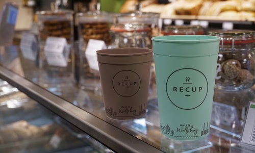 Recup Becher im Biomarkt Mutter Grün Vorsfelde. Foto: WMG Wolfsburg