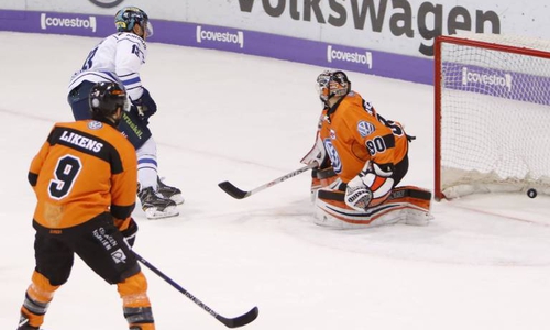 Felix Brückmann hatte bei Michael Collins Schuss zum 0:1 keine Chance. Foto: imago/foto2press