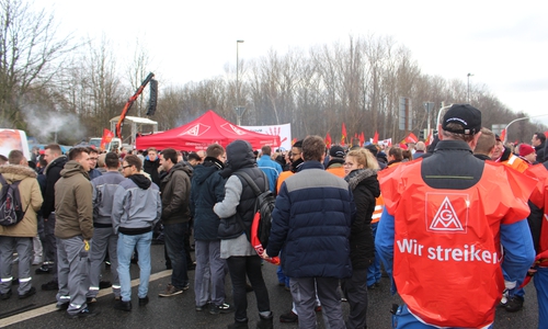 Bereits im vergangenen Jahr hatten die Metaller in Salzgitter gestreikt. Foto: Archiv/Alexander Dontscheff