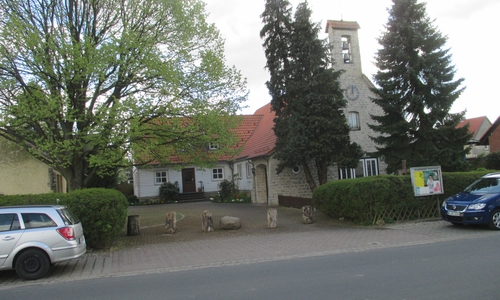 Die Veltheimer Kirche am Wasserweg, in die eingeladen wird. Foto: Privat