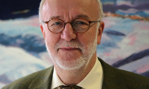 Dr. Manfred Bormann, Mitte, sowie Ulla Kuby, links, und Gerda Deitmar, beide  Vorsitzende des Sickter Seniorenbeirates.
Foto: privat