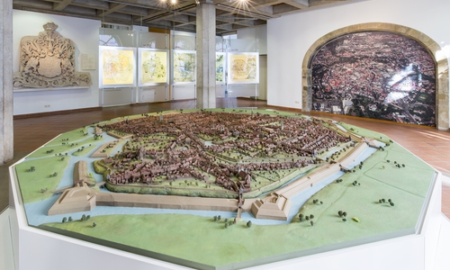 Das Stadtmodell bekommt eine neue Verglasung. Foto: Stadt Braunschweig