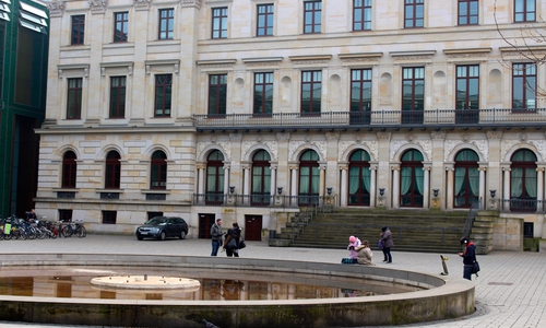 Auf dem Schlossplatz möchte die Metaller Jugend ein Zeichen für die Auszubildenden und die Studierenden in Deutschland setzen.