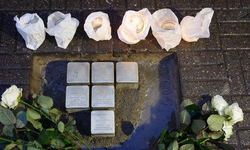 In Wolfenbüttel wurden neue Stolpersteine verlegt. Foto: Stadt Wolfenbüttel