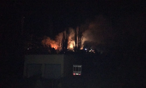 In Helmstedt brannte es in der Nacht direkt zwei Mal in unmittelbarer Nähe zueinander. Fotos: Feuerwehr Helmstedt/Alexander Weiß