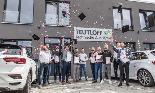 Die elf Absolventen der TEUTLOFF Akademie. Foto: TEUTLOFF