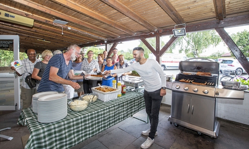 Ausgelassene Stimmung beim vierten Sommerfest der Flüchtlingsarbeit. Foto: Stadt Wolfsburg