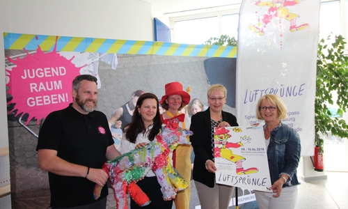Stellten das Programm der Luftsprünge vor: Gunnar Czimczik, Katharina Varga, Susanne Bruhn, Iris Bothe und Marion Piecha. Foto: Stadt Wolfsburg