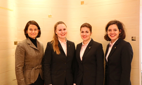 Freuen sich über den Erfolg: v.l.n.r. Edith Gerhardt, Generaldirektorin, Sophia Hemm Jungendmeisterin im Hotelfach, Louisa Walkemeyer Human Resources Coordinator, Natalie Gradistanac, Director Human Resources. Foto: Ritz-Carlton