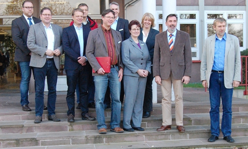 Landtags- und Kreistagsabgeordnete zu Gast in der CGLS. Von links: Julian Märtens, Kreistagsabgeordneter; Marcus Bosse, Landtagsabgeordneter und Kreistagsabgeordneter; Christoph Bratmann, Landtagsabgeordneter; Thomas Jakob, Kreistagsabgeordneter; Thomas Meyer, Abteilungsleiter; Lars Gemke, Abteilungsleiter; Martina Reinhardt, stellv. Schulleiterin;  Katja Borm, Abteilungsleiterin; Peter Walte, Schulleiter und Volker Oelrich, Abteilungsleiter. Foto: Privat