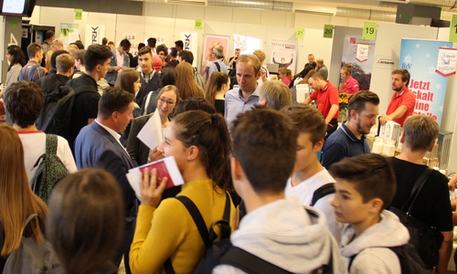 Rund 1700 Schüler informieren sich über Ausbildungsberufe in der Region. Foto: Allianz für die Region GmbH
