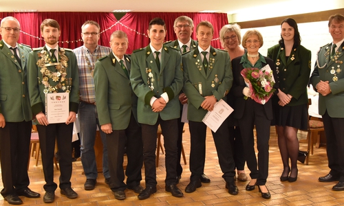  v.l.n.r.: Matthias Lorenz, Birk Diedrich, Torsten Weihe, Adolf Preuß, Hannes Lorenz, Ulrich Ziemann, Andreas Deichert, Gerlinde Junglas, Christel Paxmann, Annika Taube und Helmut Hoffmann.

Foto: Schützenbruderschaft Salzgitter