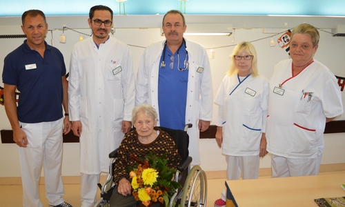 Von links: Nico Bomm, Dr. Maschtag Ahmad Yusofi, Gertrud M., Oleksandr Lysyuk, Sabine Gainowski, Ewa Lipinski. Foto: Klinikum
