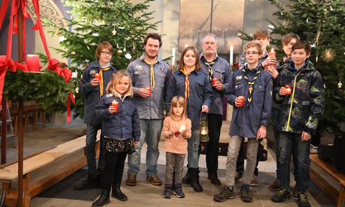 Das Friedenslicht wurde übergeben. Foto: Peiner Polarsterne