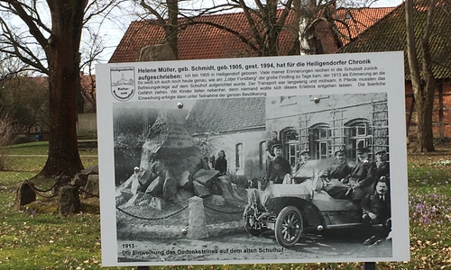 Das erste Schild steht bereits vor der Kirche. Foto: Eva Sorembik