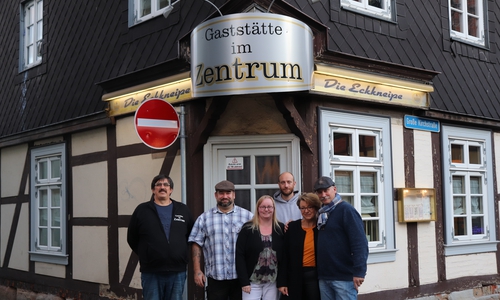 Von links: Uwe Polten (Zentrum), Mario Nickel (Wanderwölfe), Mandy Nickel (Wanderwölfe), Sven Müller (Wanderwölfe), Ines Polten (Zentrum) und Frank Giesen. Foto: Julia Seidel