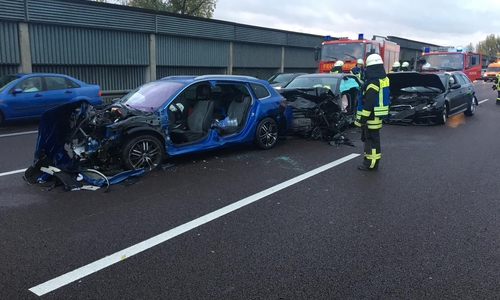 Am Morgen kam es auf der A2 zu einem Unfall mit drei Verletzten. Ralf Sprang von der Feuerwehr Lehre über das Einsatzgeschehen. Video/Fotos: aktuell24 
