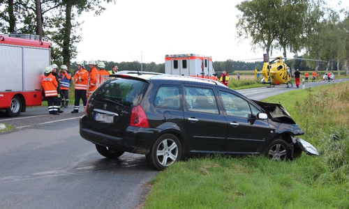 Auch der Rettungshubschrauber Christoph 30 aus Wolfenbüttel war im Einsatz. Fotos: Hawellek/Kreisfeuerwehrpressestelle